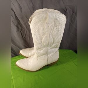 Coconuts (Gaucho)White Western-Style Women's Cowboy Boots